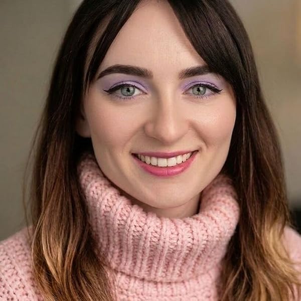 Portrait of romance author Eva Everly